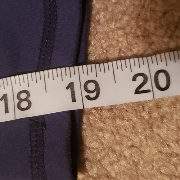 Fabletics Women's Navy Mid-Rise Mesh Powerhold® Capri - Picture 11 of 11